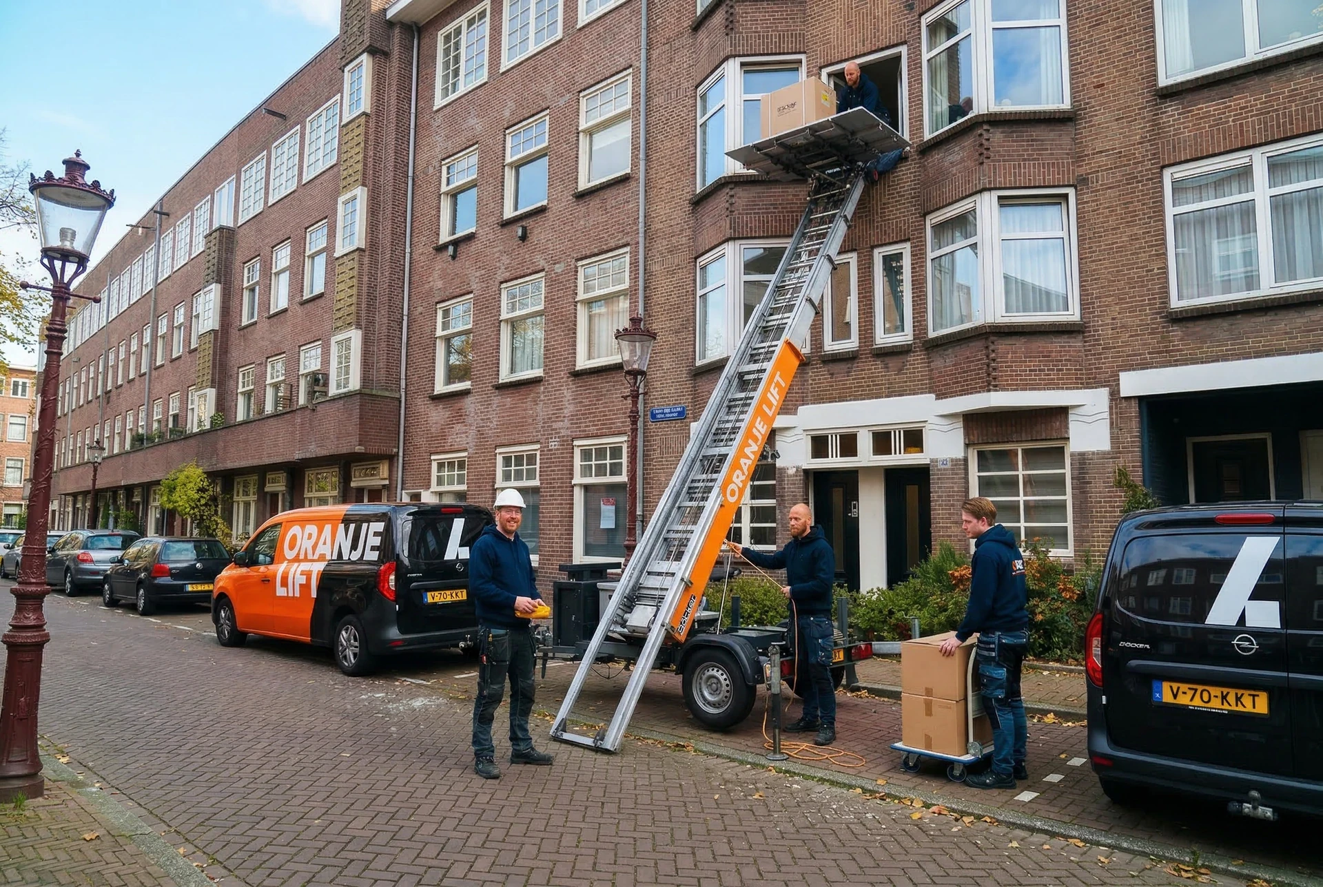 Aanhangerlift in smalle straat Waalwijk